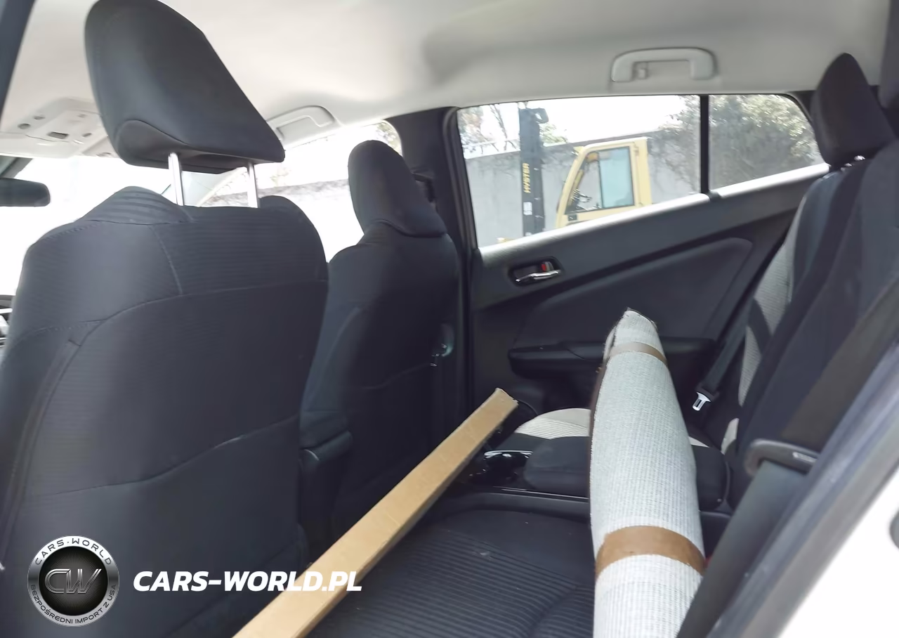 2018 Toyota Prius Prime Plus VIN:JTDKARFP3J3080442 - 18