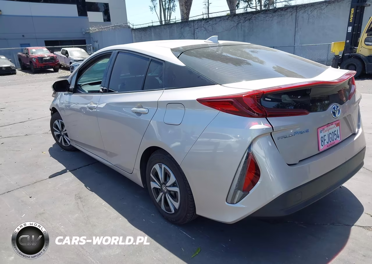2018 Toyota Prius Prime Plus VIN:JTDKARFP3J3080442 - 3