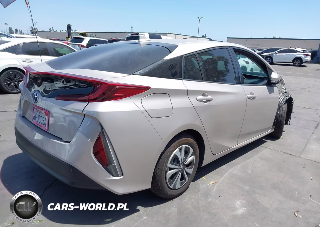 2018 Toyota Prius Prime Plus VIN:JTDKARFP3J3080442 - 4