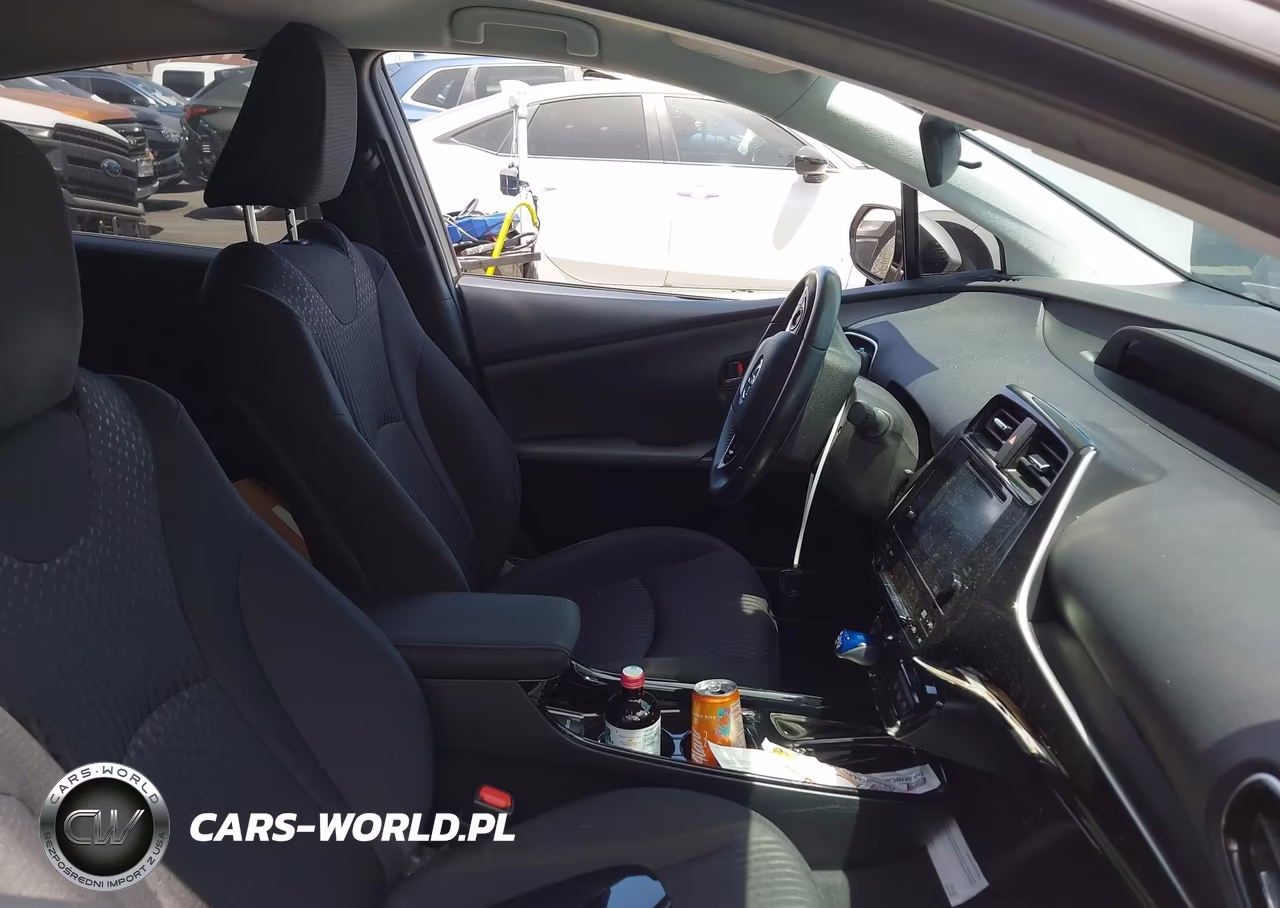2018 Toyota Prius Prime Plus VIN:JTDKARFP3J3080442 - 5