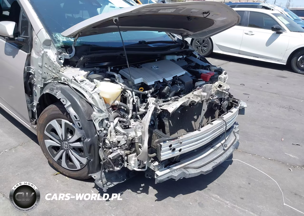 2018 Toyota Prius Prime Plus VIN:JTDKARFP3J3080442 - 6