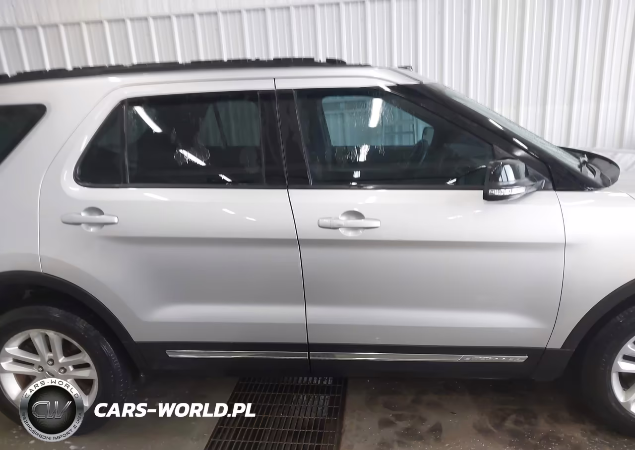 2017 Ford Explorer Xlt VIN:1FM5K7D8XHGE10893 - 13