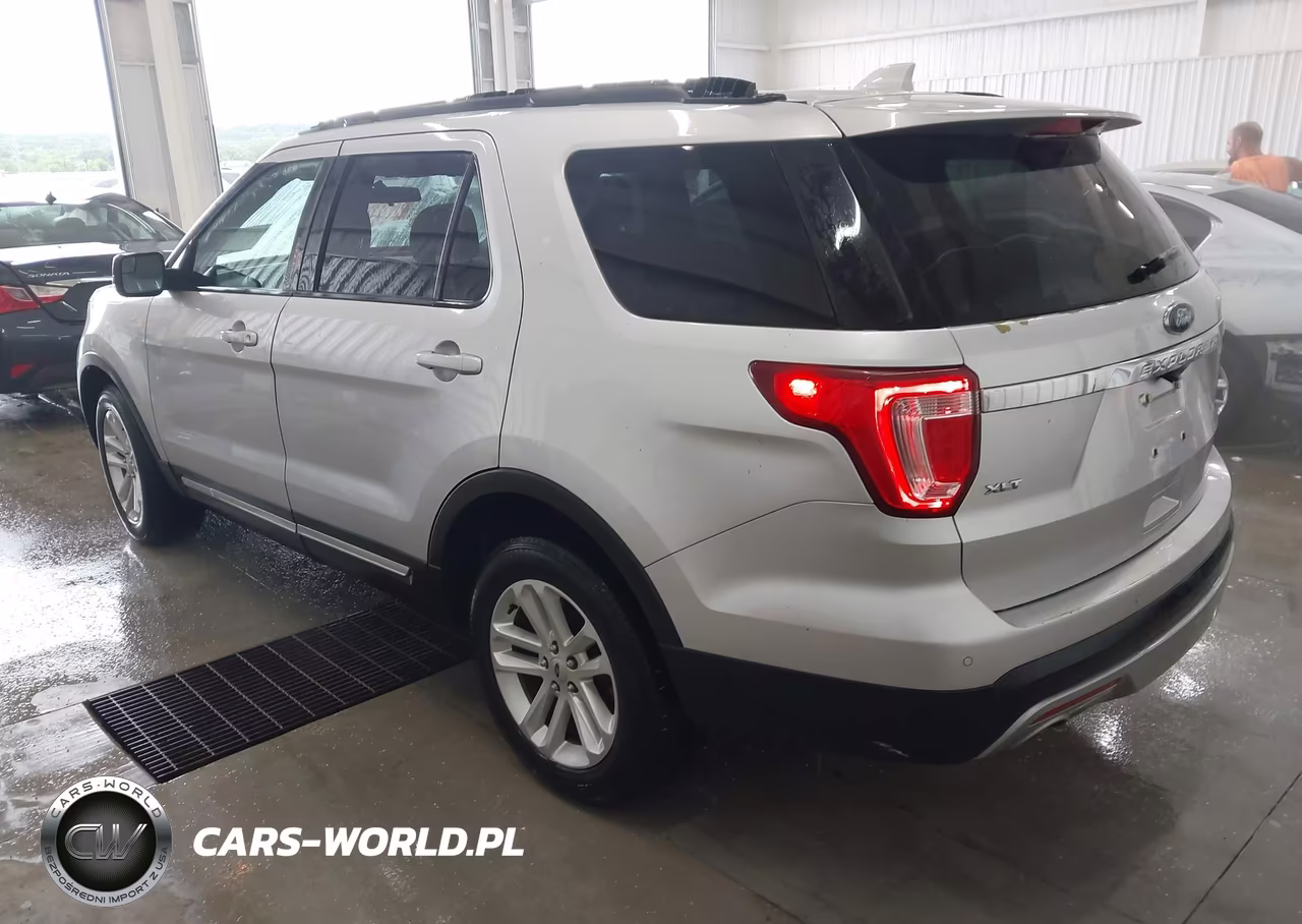 2017 Ford Explorer Xlt VIN:1FM5K7D8XHGE10893 - 3