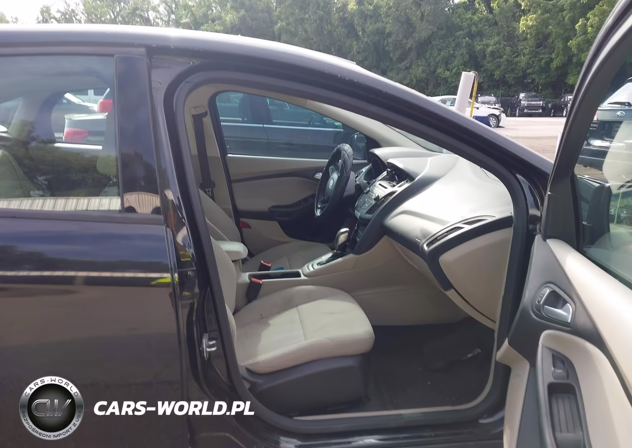 2015 Ford Focus Se VIN:1FADP3F22FL295512 - 5