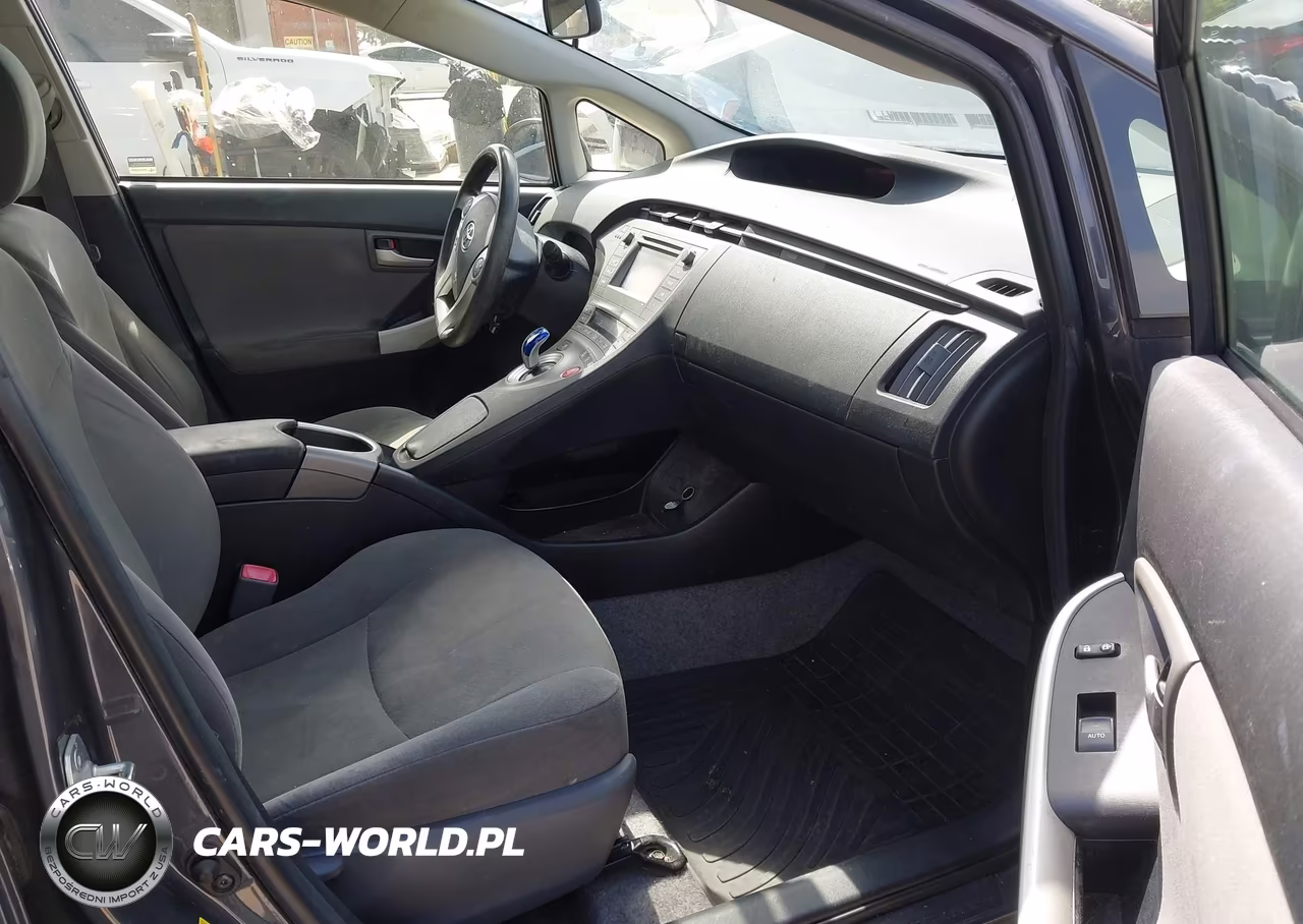2013 Toyota Prius Two VIN:JTDKN3DU1D1667703 - 5
