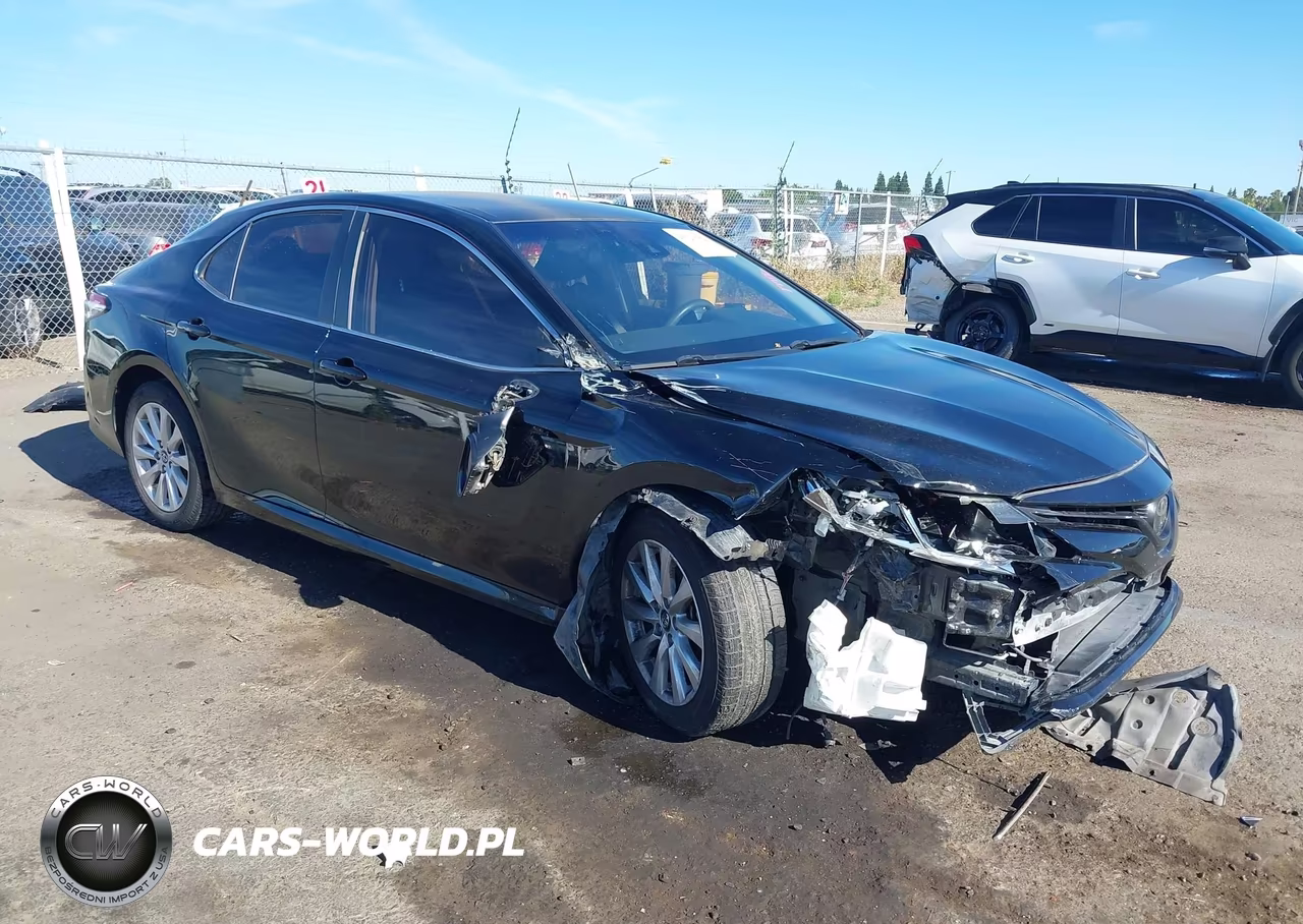 2019 Toyota Camry Le – zdjęcie 1 z 17