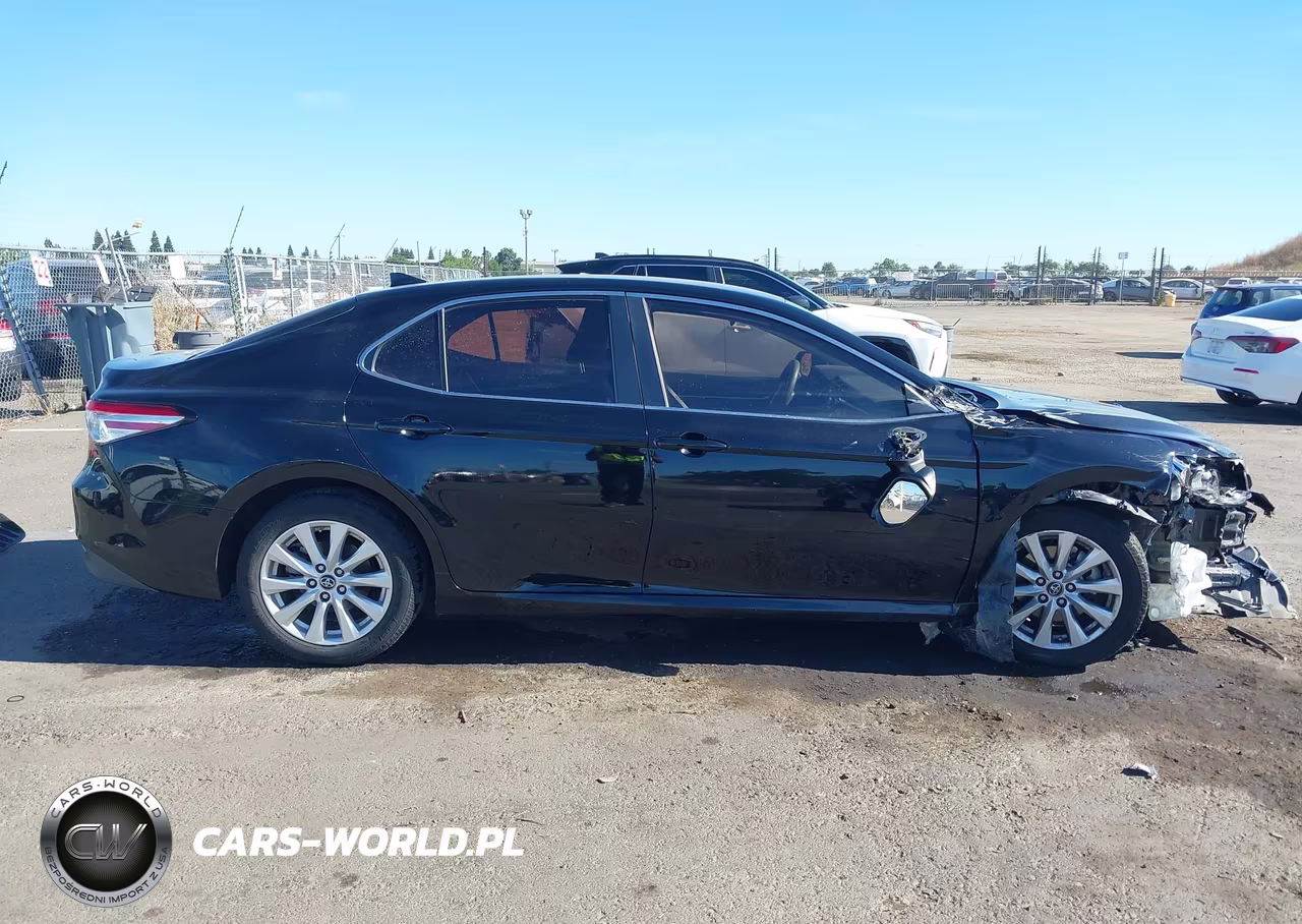 2019 Toyota Camry Le VIN:4T1B11HK8KU276869 - 14
