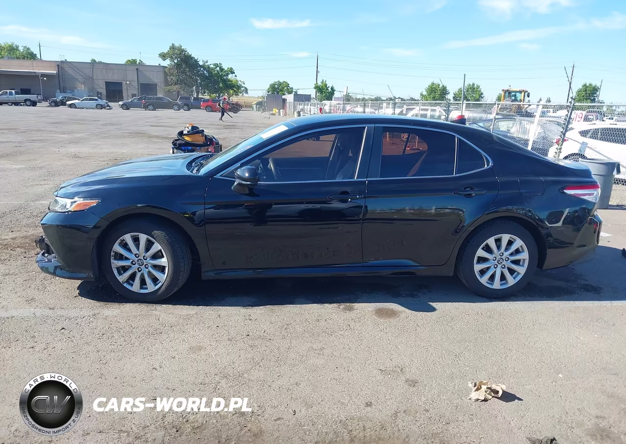 2019 Toyota Camry Le VIN:4T1B11HK8KU276869 - 15