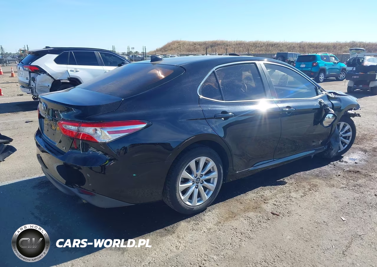 2019 Toyota Camry Le VIN:4T1B11HK8KU276869 - 4