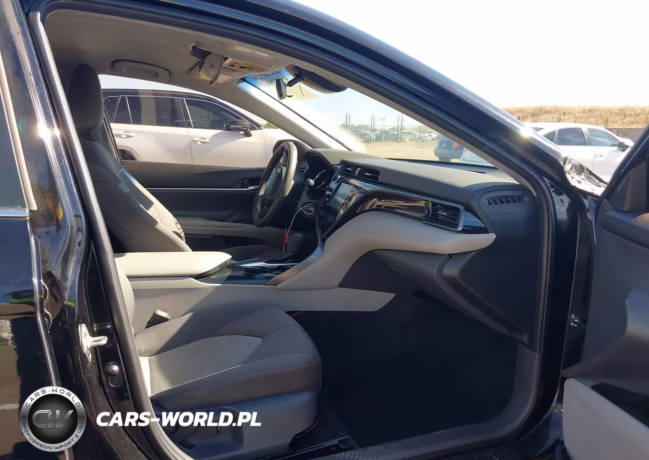 2019 Toyota Camry Le VIN:4T1B11HK8KU276869 - 5
