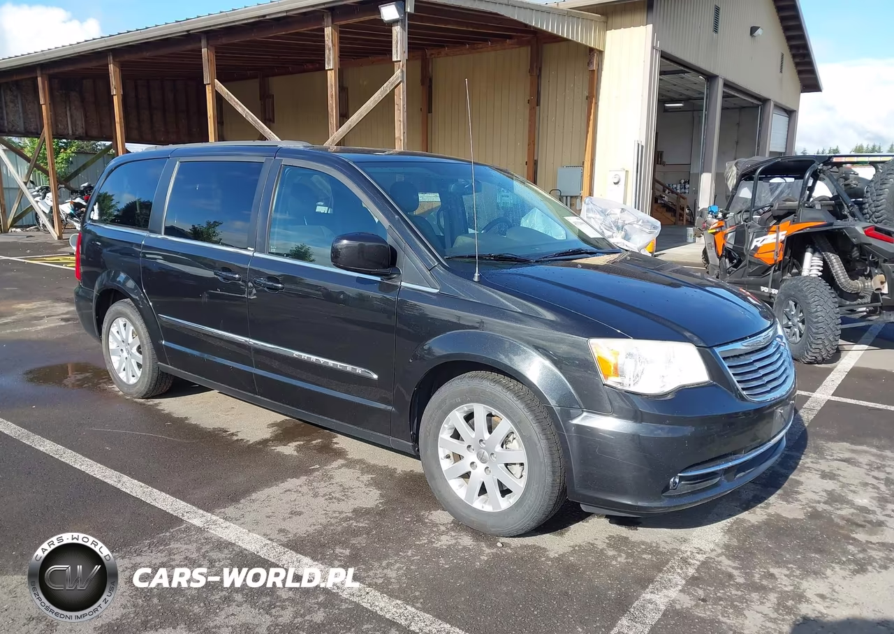 2013 Chrysler Town & Country Touring – zdjęcie 1 z 11