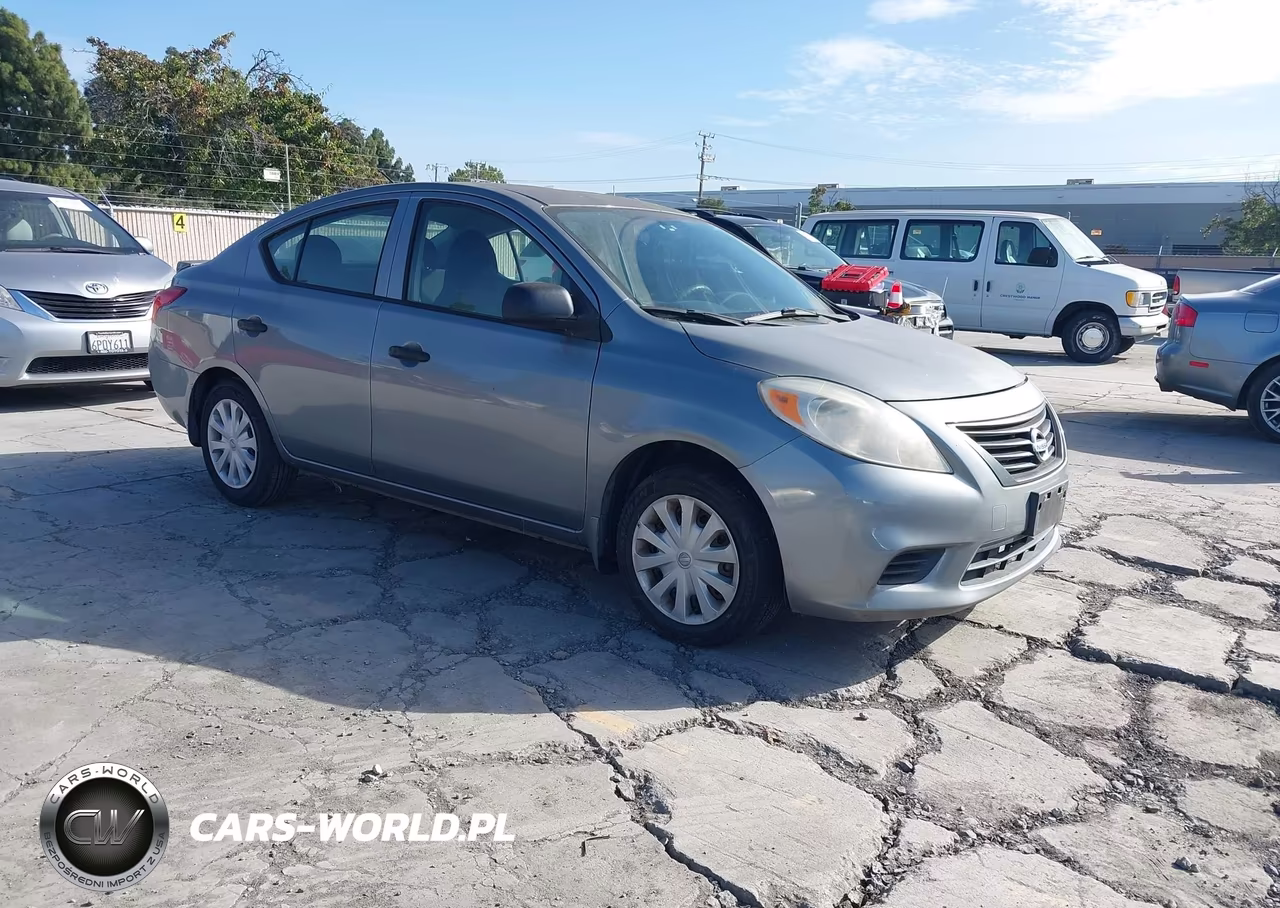 2014 Nissan Versa 1.6 S+