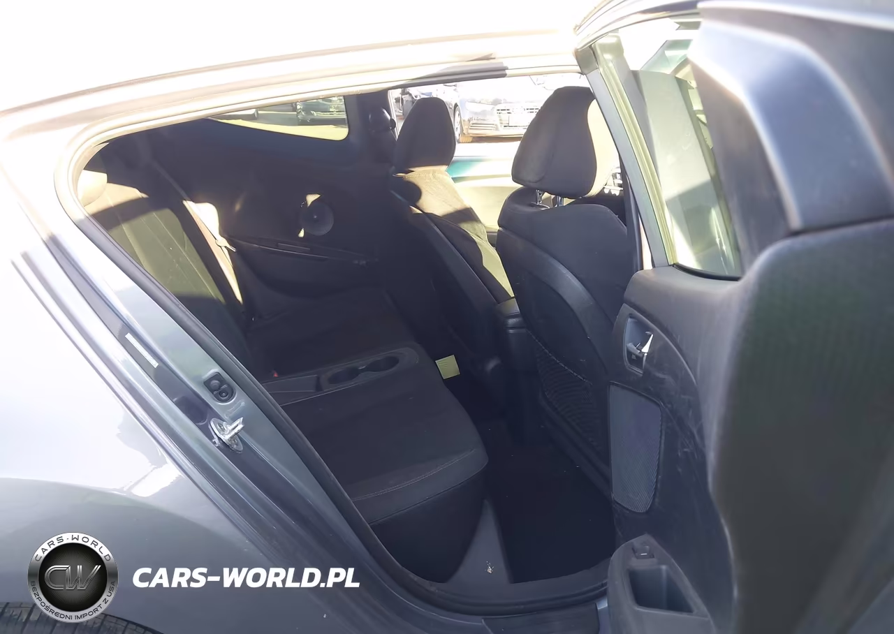 2016 Hyundai Veloster VIN:KMHTC6AD4GU291464 - 8