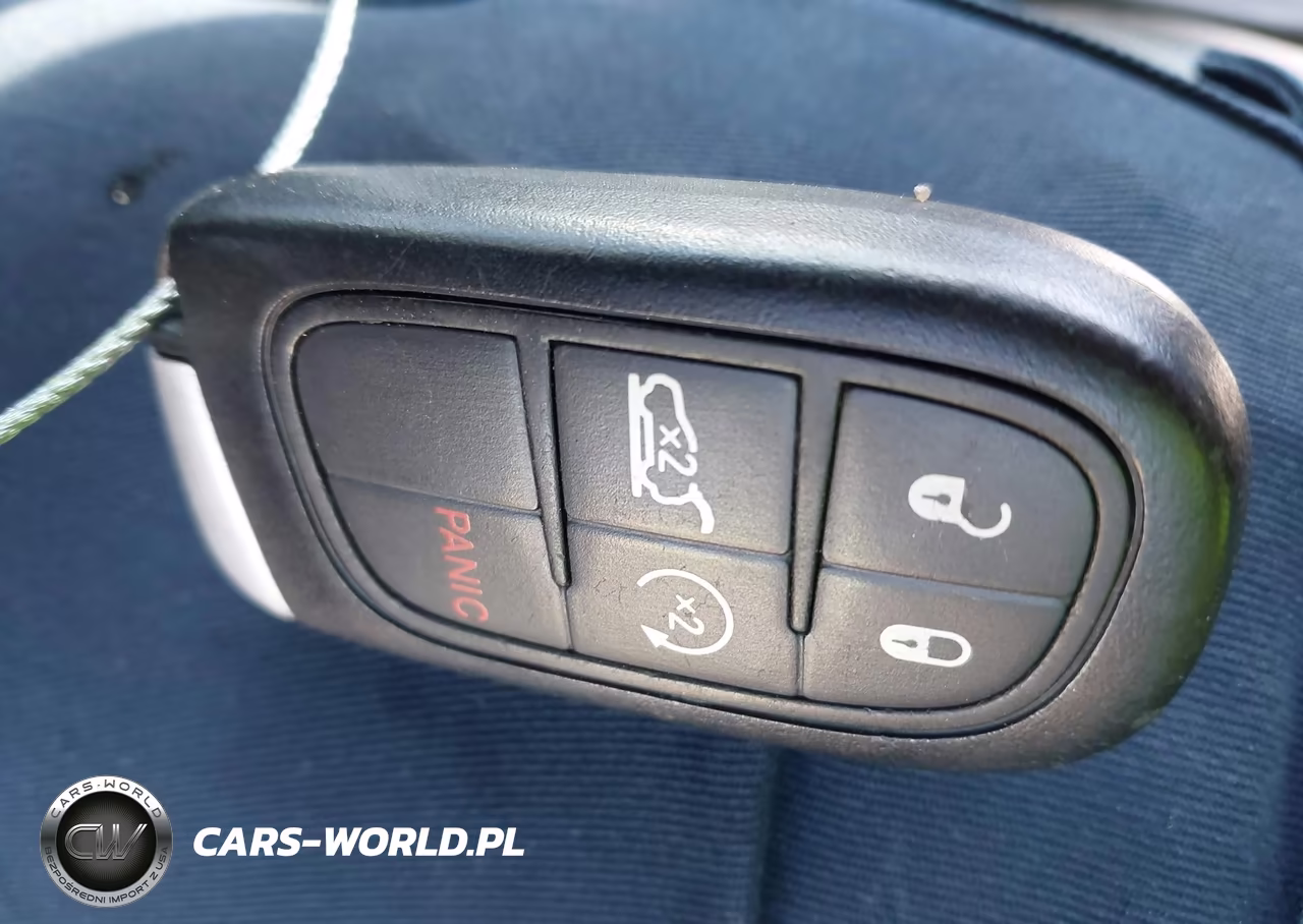2019 Jeep Cherokee Latitude Plus 4X4 VIN:1C4PJMLB9KD121704 - 11