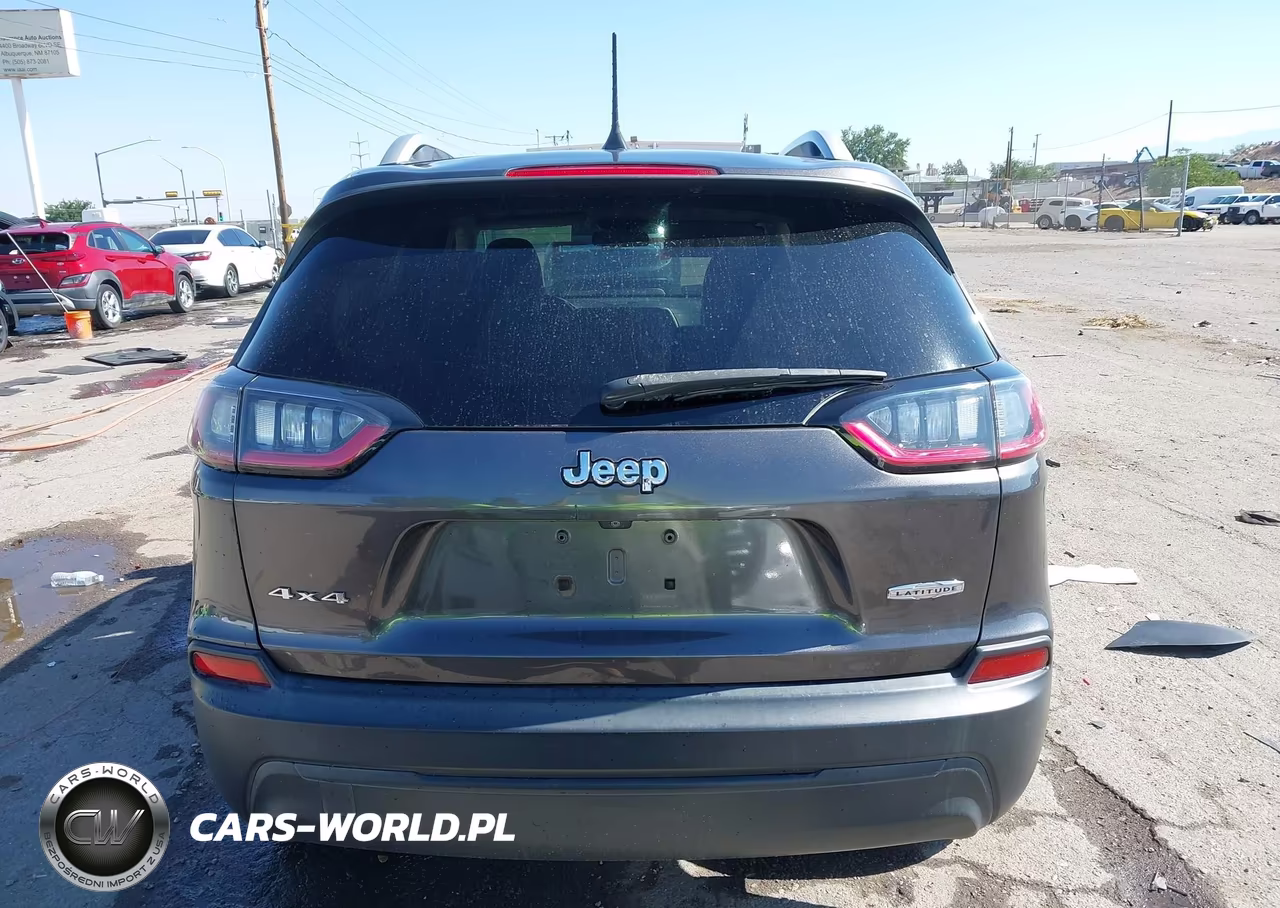 2019 Jeep Cherokee Latitude Plus 4X4 VIN:1C4PJMLB9KD121704 - 16