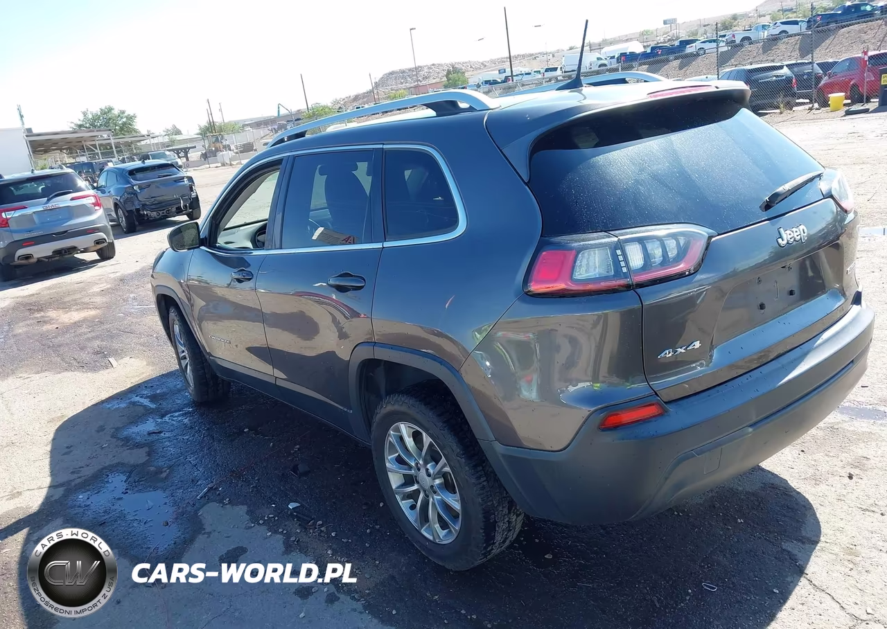 2019 Jeep Cherokee Latitude Plus 4X4 VIN:1C4PJMLB9KD121704 - 3