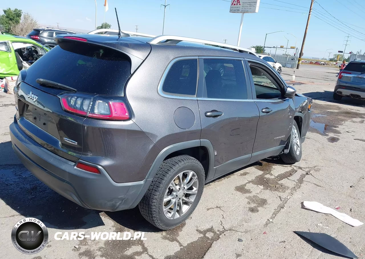 2019 Jeep Cherokee Latitude Plus 4X4 VIN:1C4PJMLB9KD121704 - 4