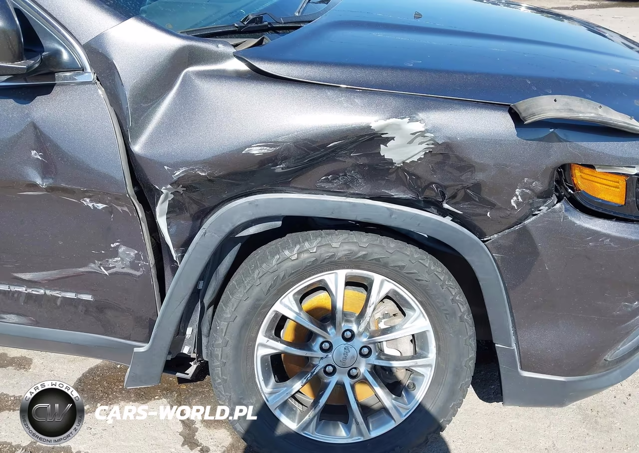 2019 Jeep Cherokee Latitude Plus 4X4 VIN:1C4PJMLB9KD121704 - 6