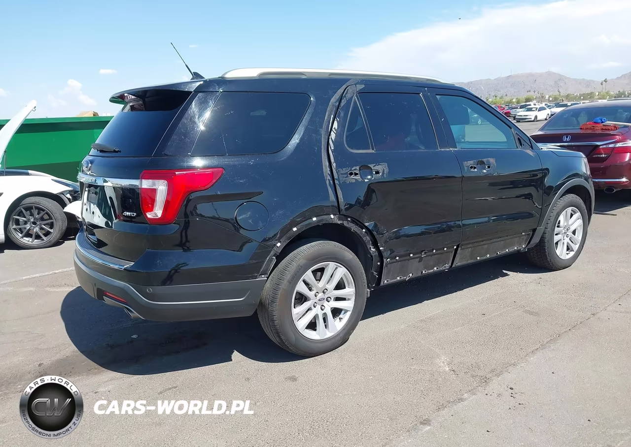 2018 Ford Explorer Xlt VIN:1FM5K8D80JGB14325 - 4