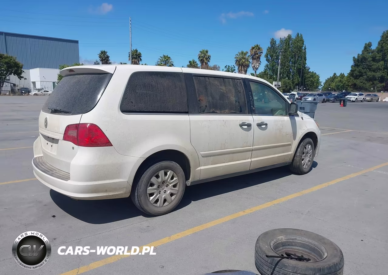 2009 Volkswagen Routan S VIN:2V8HW44189R598356 - 4