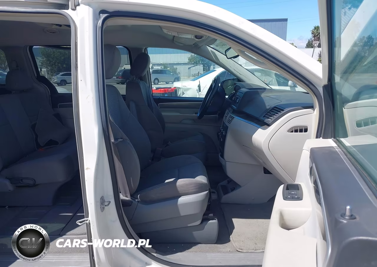 2009 Volkswagen Routan S VIN:2V8HW44189R598356 - 5