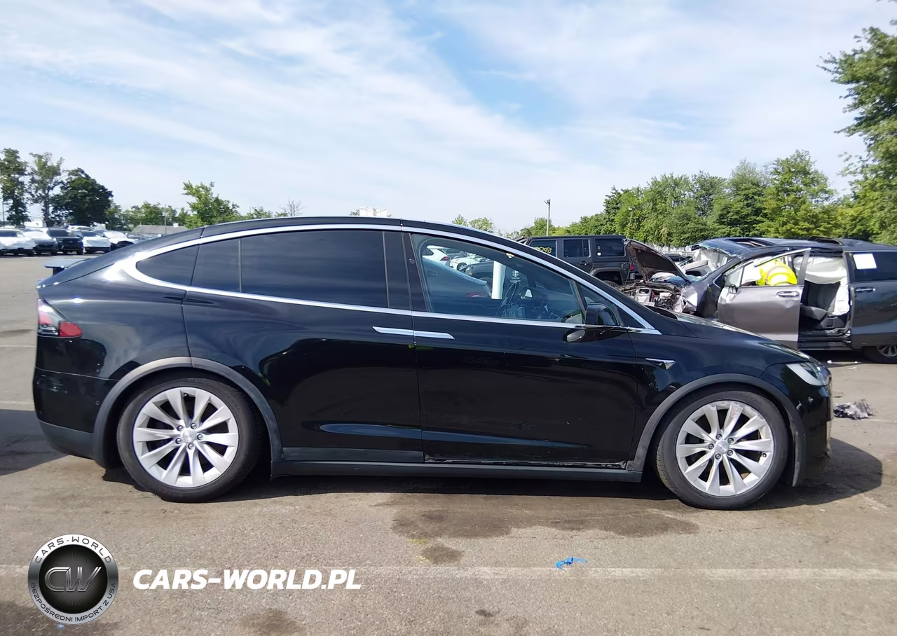 2018 Tesla Model X VIN:5YJXCDE28JF139688 - 13