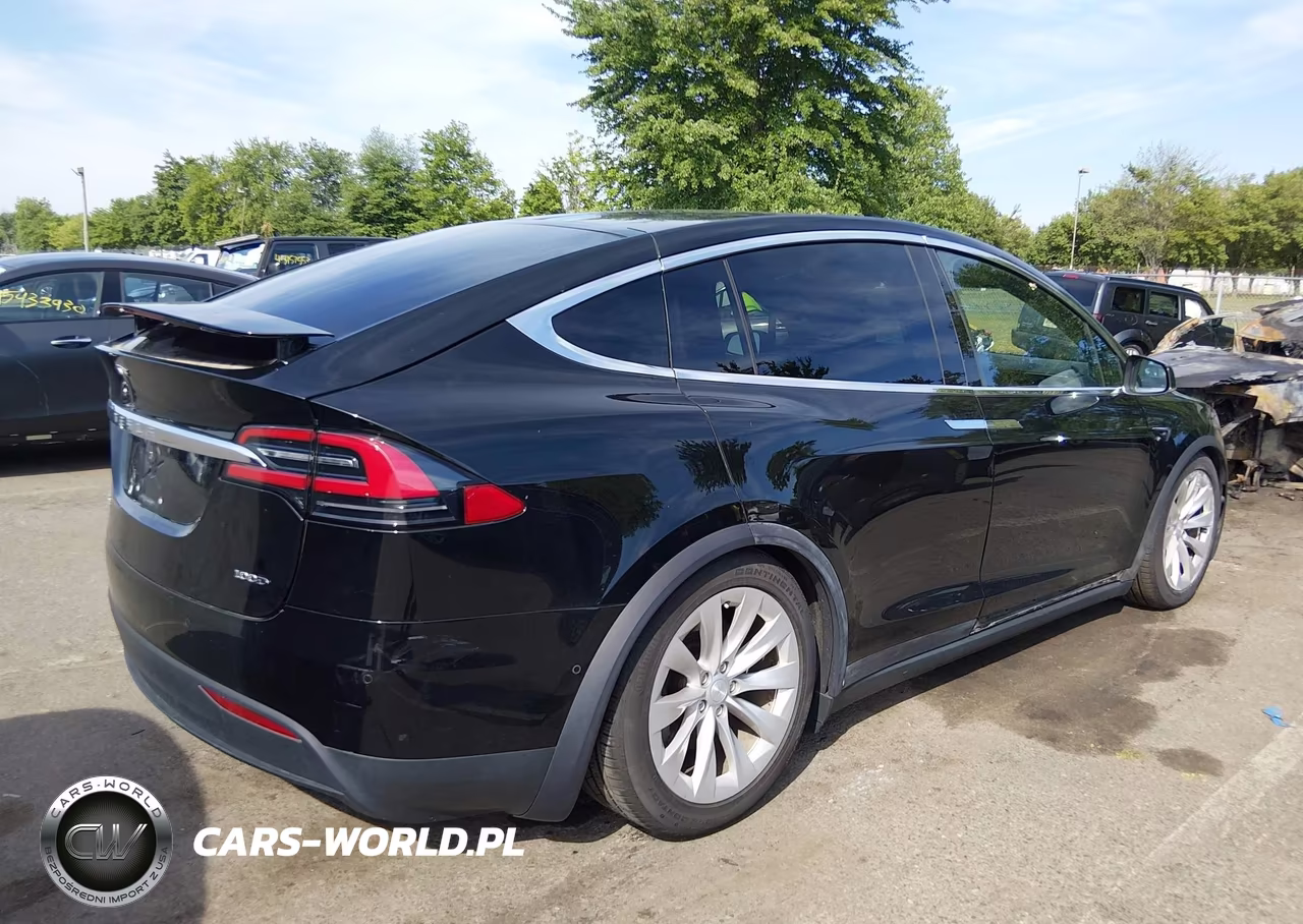 2018 Tesla Model X VIN:5YJXCDE28JF139688 - 4