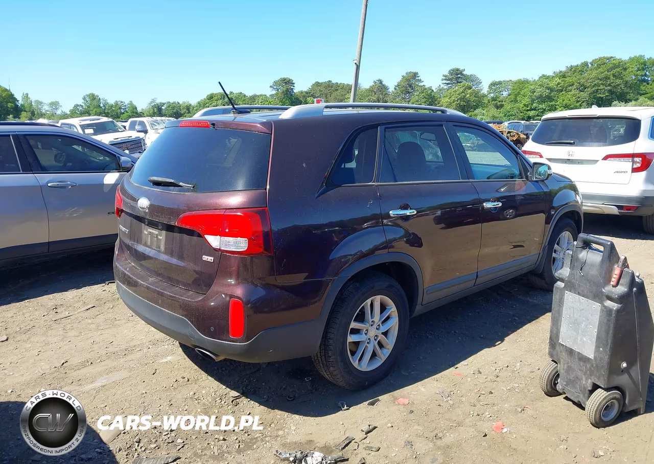 2014 Kia Sorento Lx VIN:5XYKT3A64EG479660 - 4