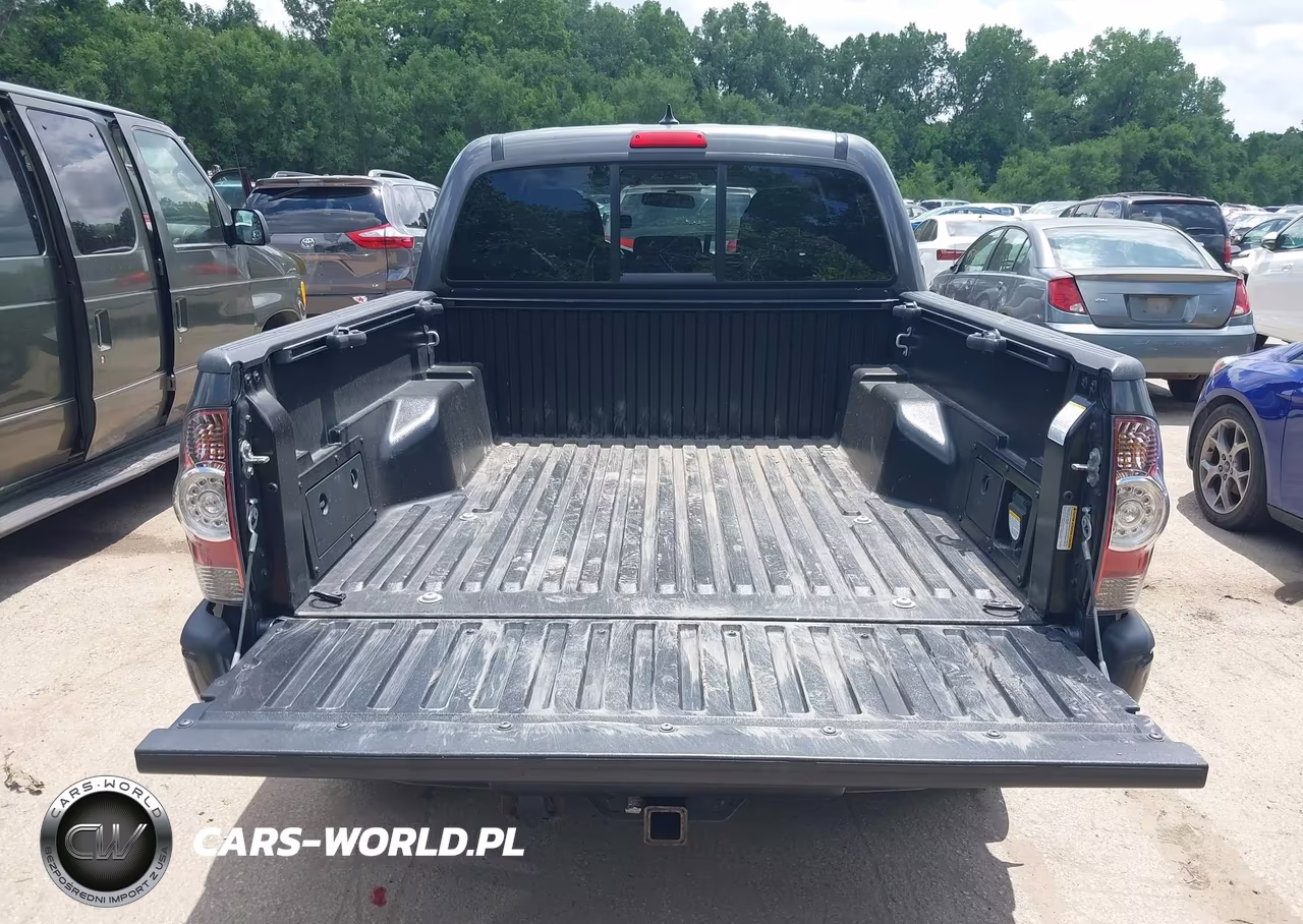 2015 Toyota Tacoma Base V6 VIN:3TMLU4EN4FM175287 - 17