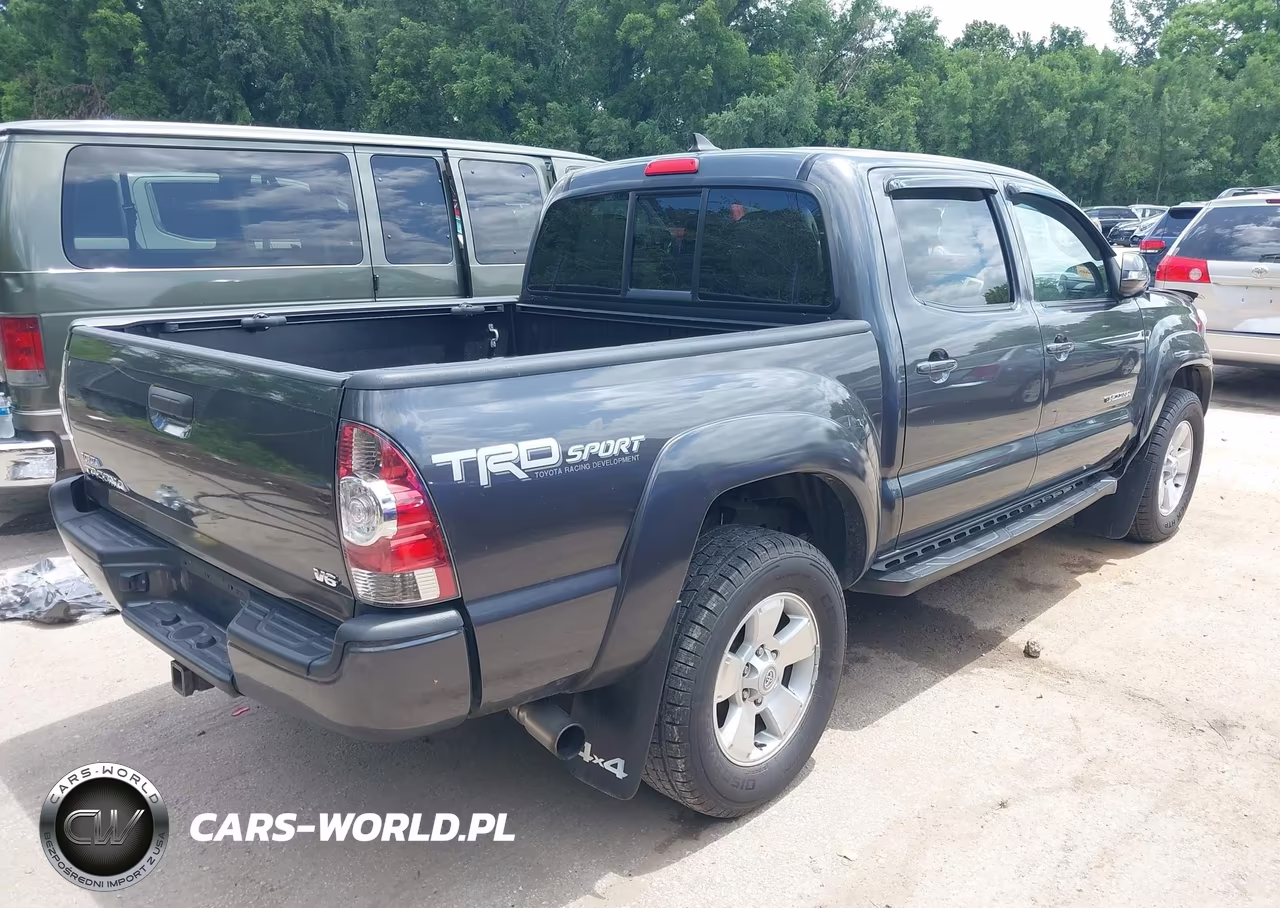 2015 Toyota Tacoma Base V6 VIN:3TMLU4EN4FM175287 - 4