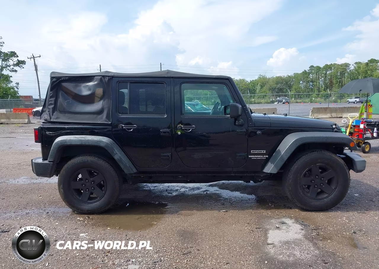 2016 Jeep Wrangler Unlimited Sport VIN:1C4BJWDG2GL139927 - 13