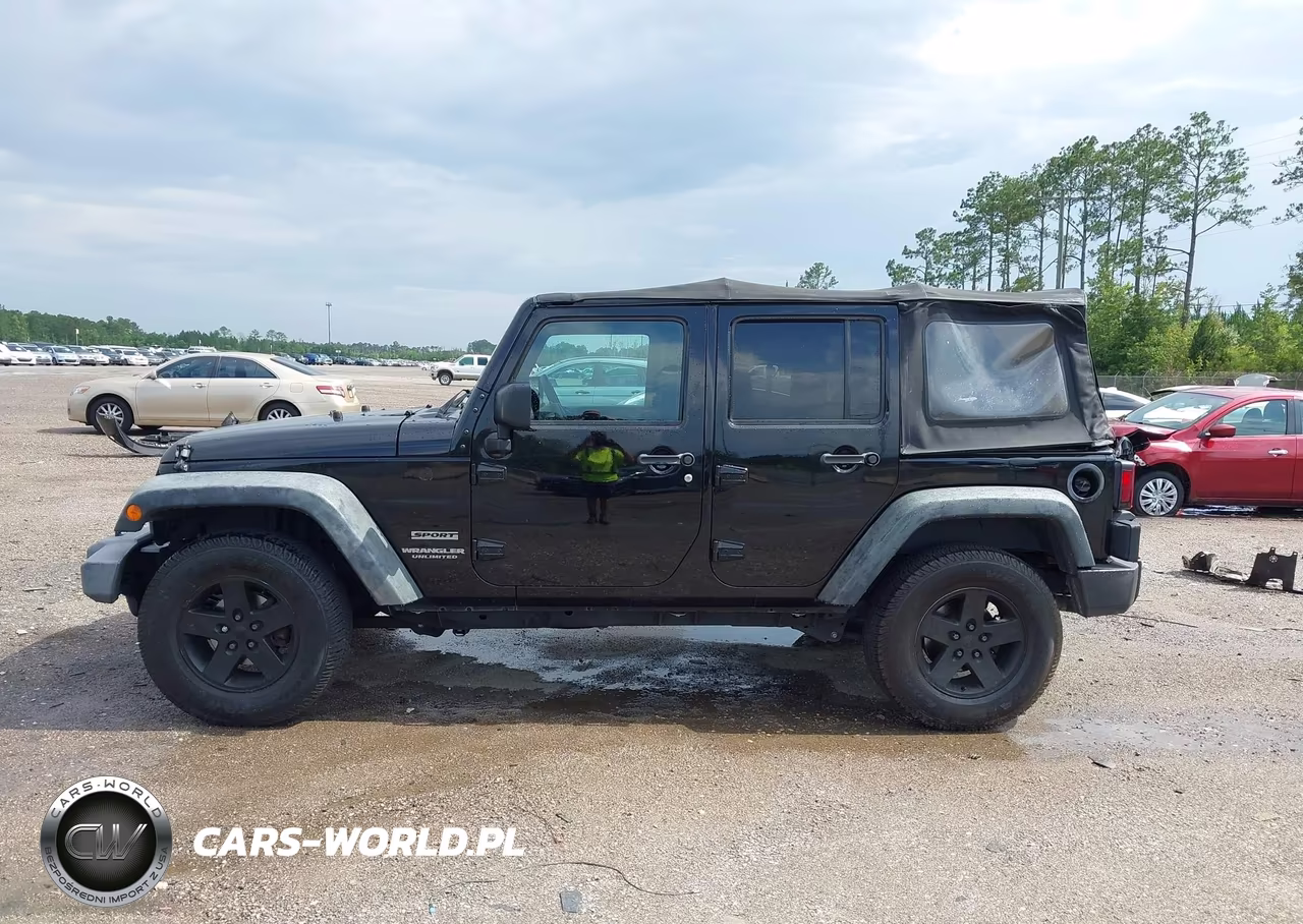 2016 Jeep Wrangler Unlimited Sport VIN:1C4BJWDG2GL139927 - 14