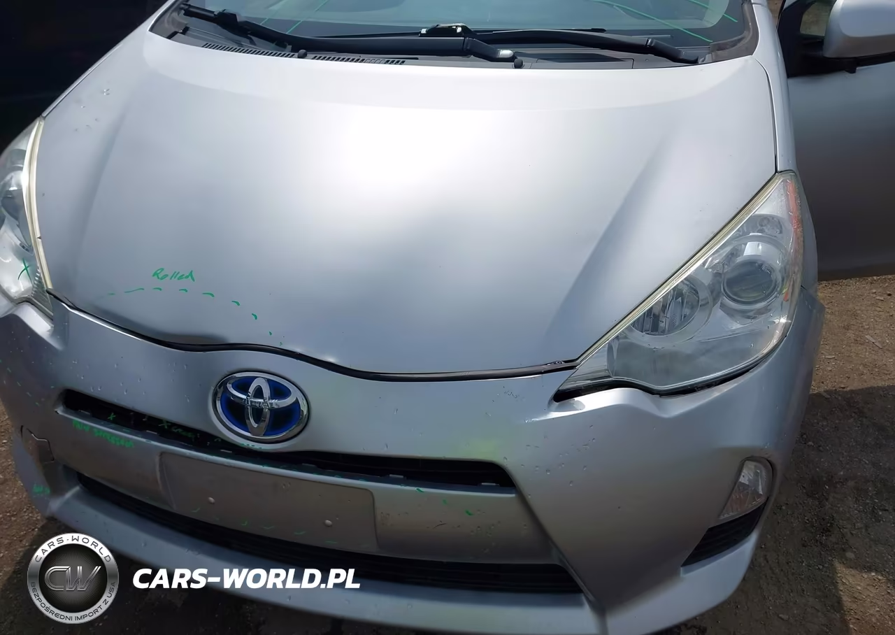 2013 Toyota Prius C Two VIN:JTDKDTB33D1555076 - 10