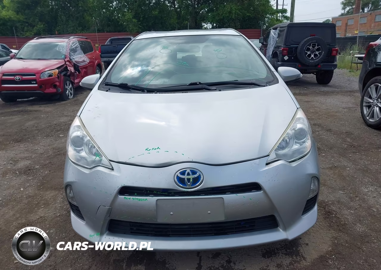 2013 Toyota Prius C Two VIN:JTDKDTB33D1555076 - 11