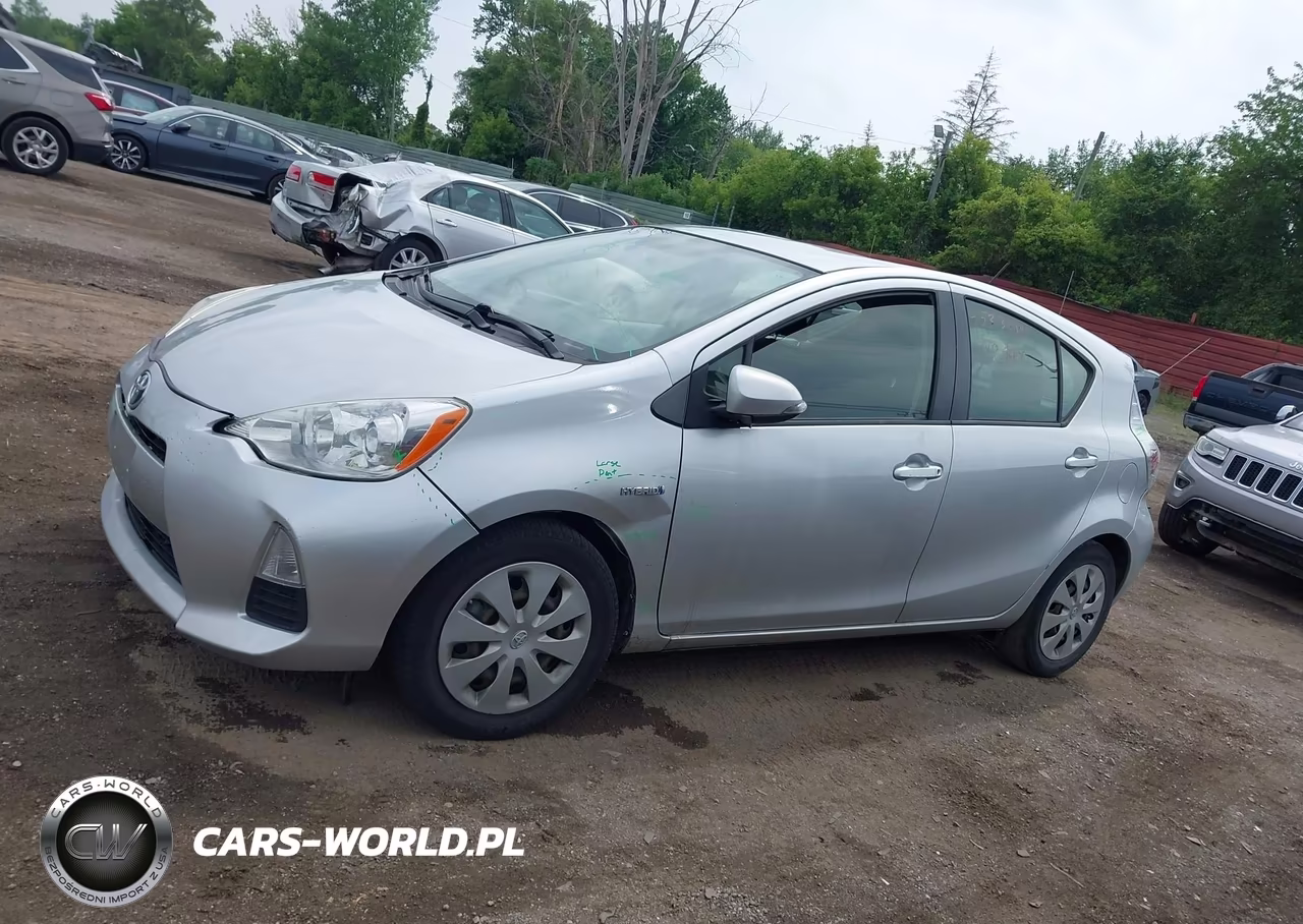 2013 Toyota Prius C Two VIN:JTDKDTB33D1555076 - 13