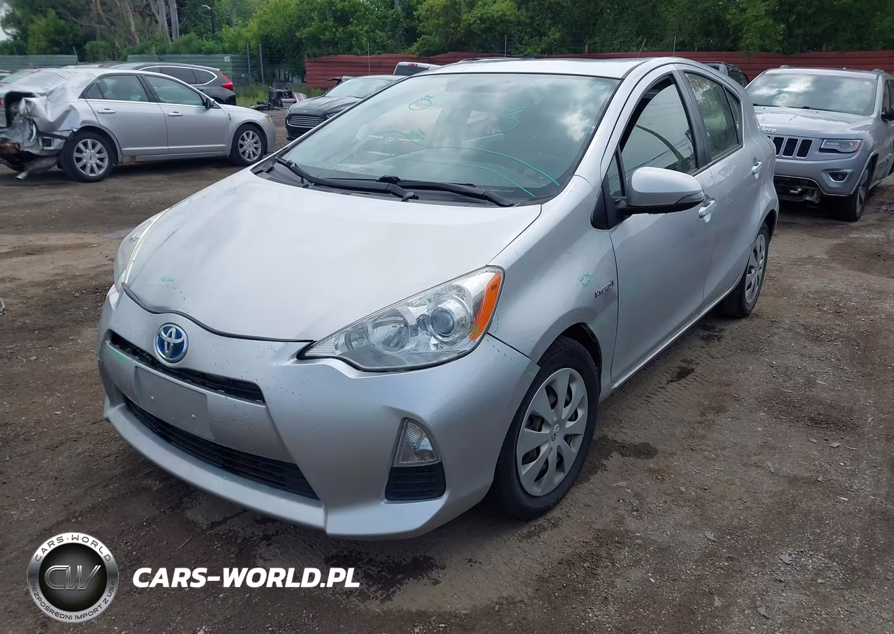 2013 Toyota Prius C Two VIN:JTDKDTB33D1555076 - 2