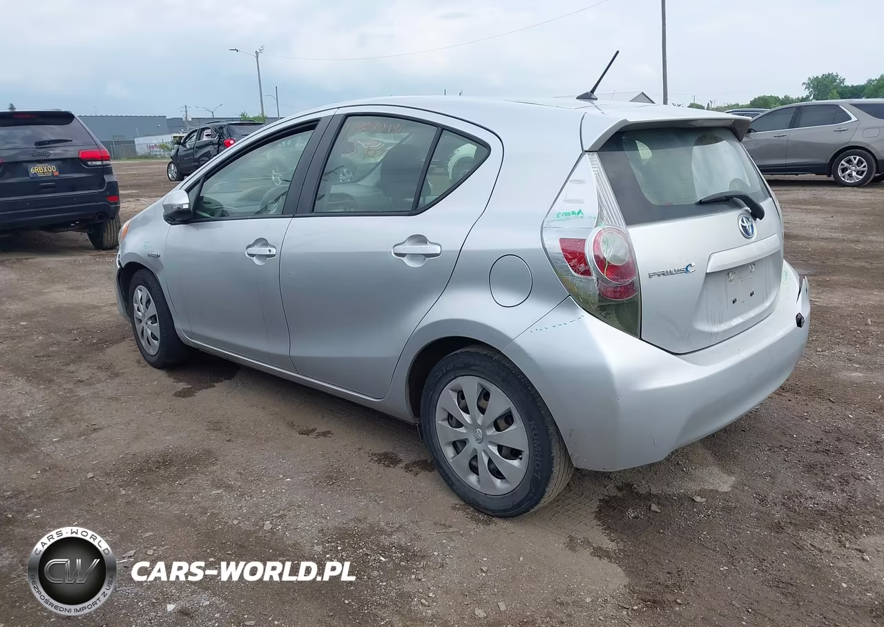 2013 Toyota Prius C Two VIN:JTDKDTB33D1555076 - 3