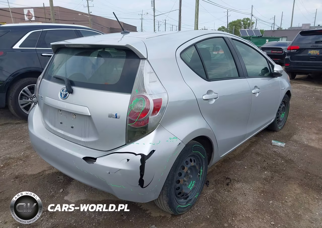 2013 Toyota Prius C Two VIN:JTDKDTB33D1555076 - 4