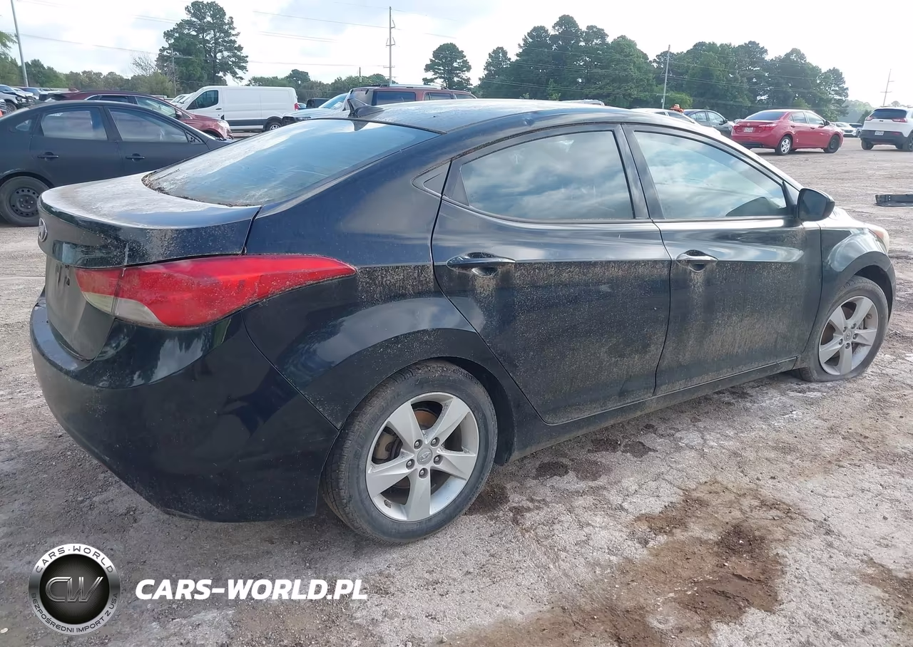2013 Hyundai Elantra Gls VIN:KMHDH4AE8DU999957 - 4
