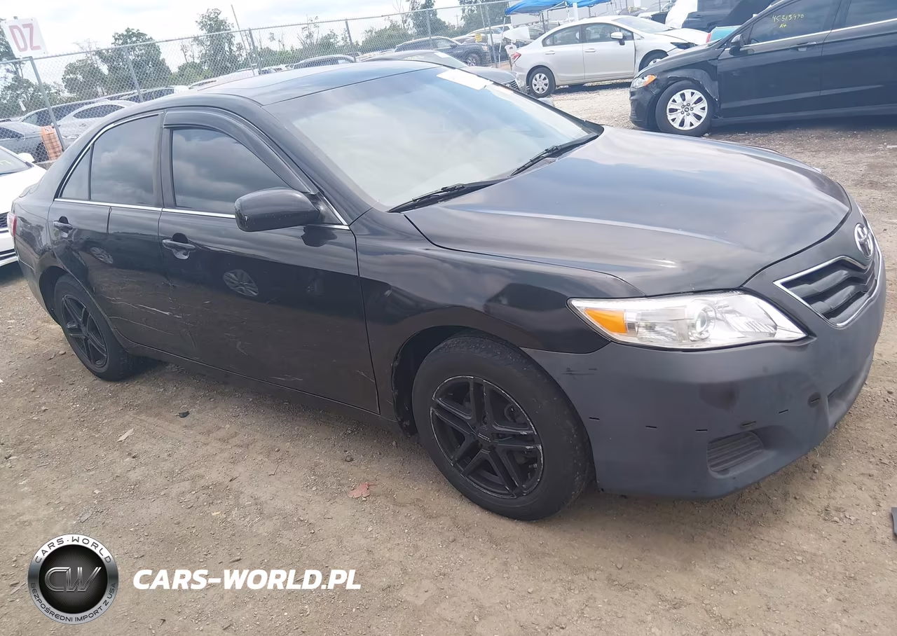 2011 Toyota Camry Le – zdjęcie 1 z 15