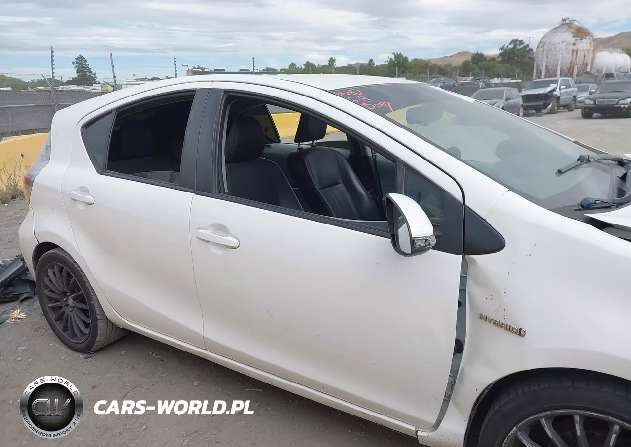 2013 Toyota Prius C Two VIN:JTDKDTB33D1050817 - 13