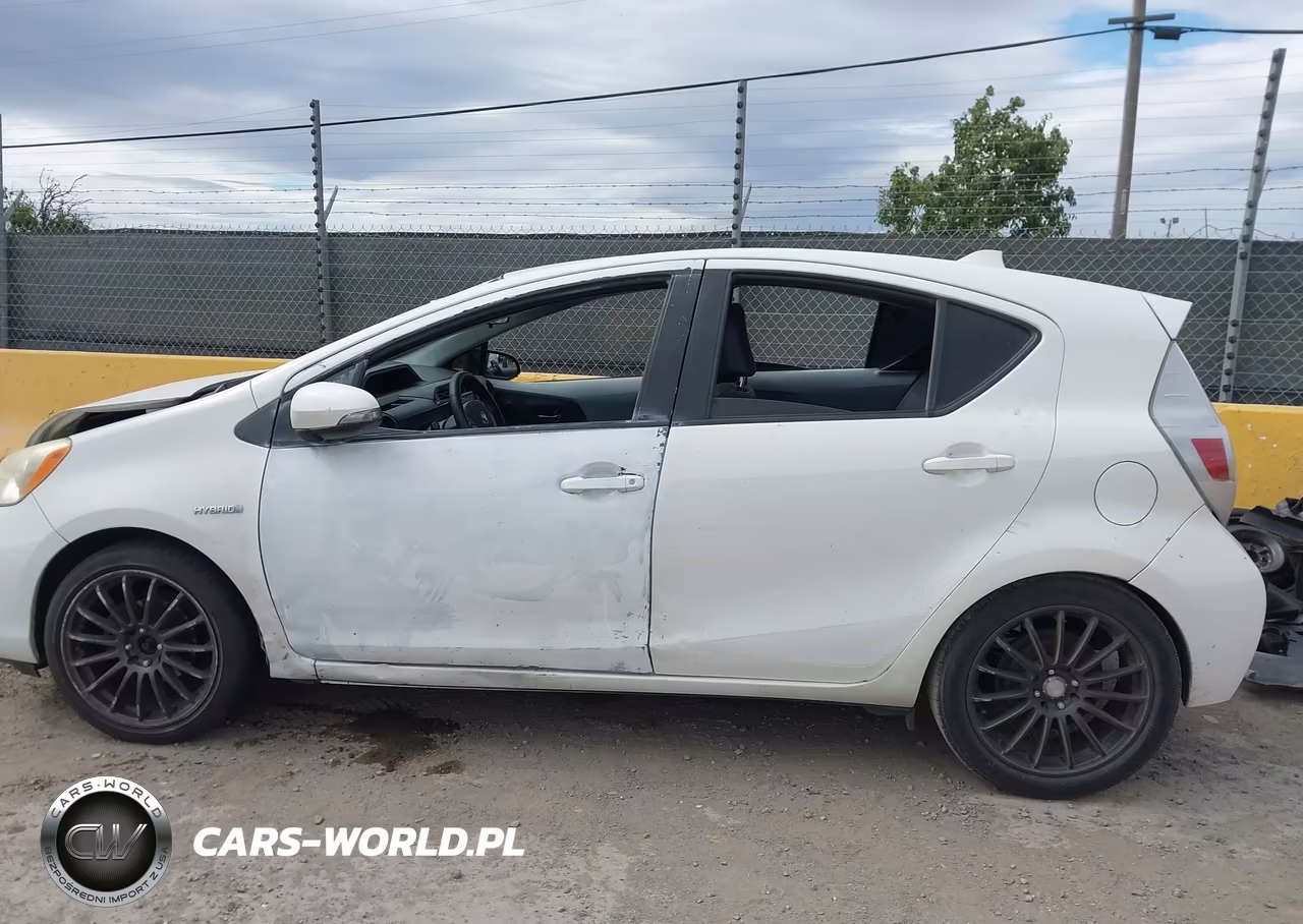 2013 Toyota Prius C Two VIN:JTDKDTB33D1050817 - 14