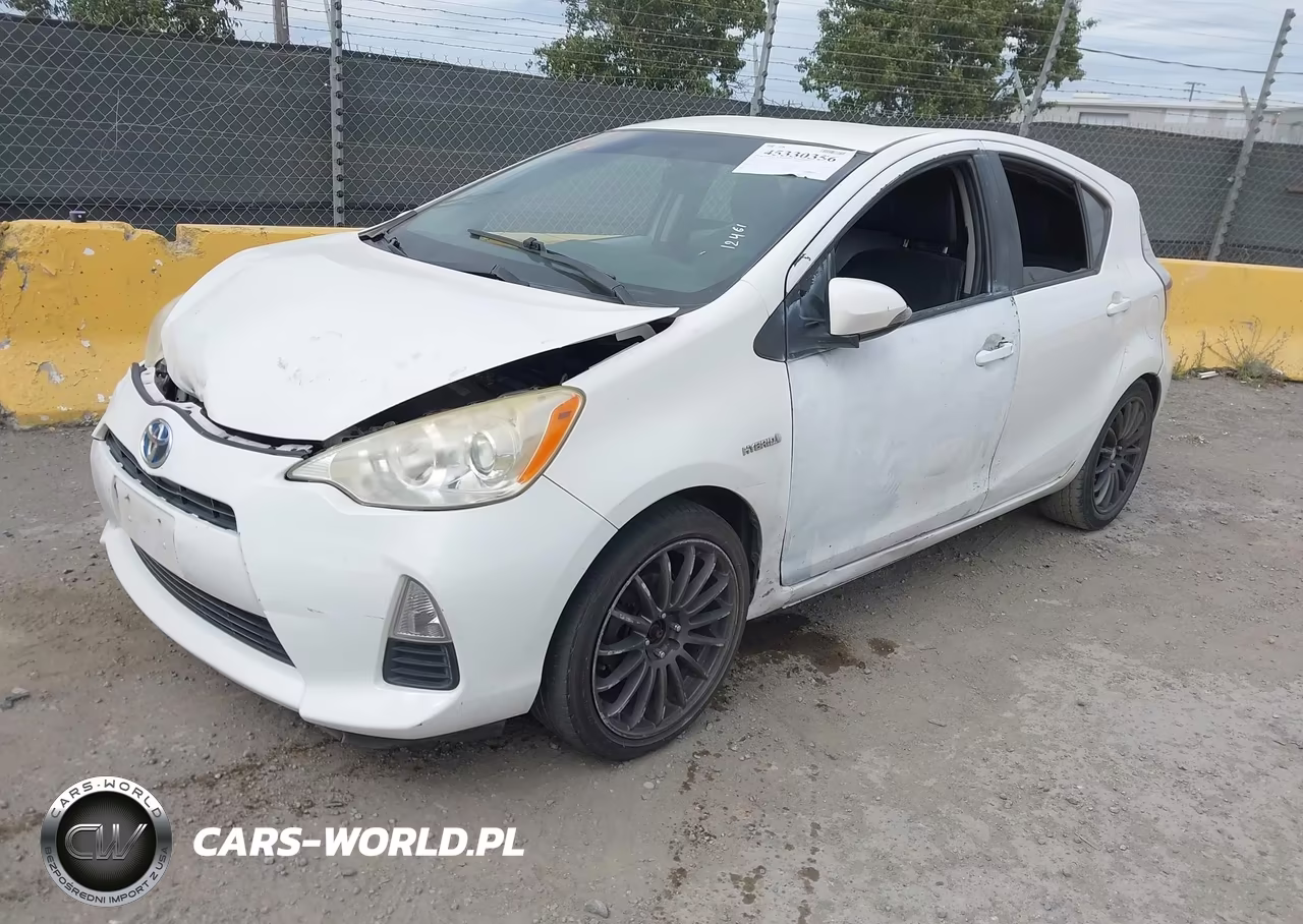 2013 Toyota Prius C Two VIN:JTDKDTB33D1050817 - 2