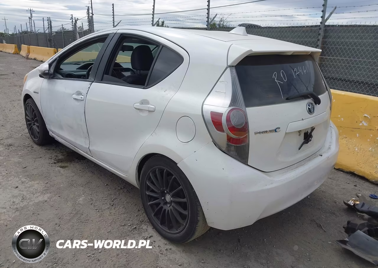 2013 Toyota Prius C Two VIN:JTDKDTB33D1050817 - 3