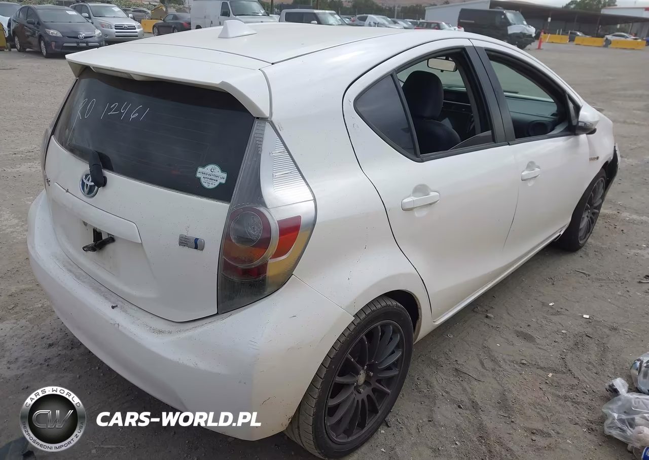 2013 Toyota Prius C Two VIN:JTDKDTB33D1050817 - 4