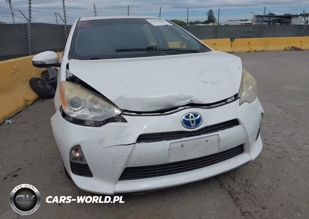2013 Toyota Prius C Two VIN:JTDKDTB33D1050817 - 6