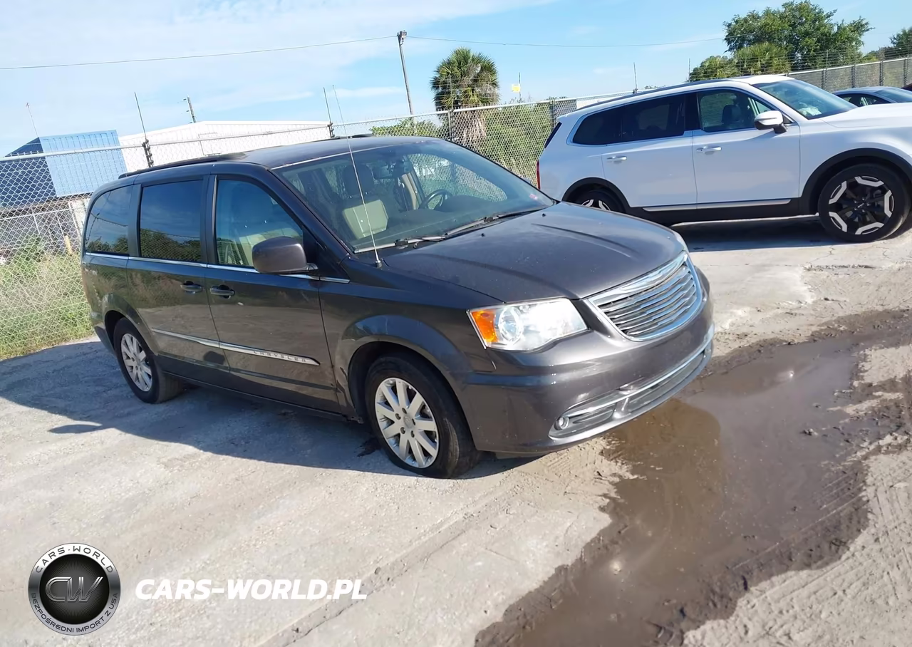 2015 Chrysler Town & Country Touring – zdjęcie 1 z 11