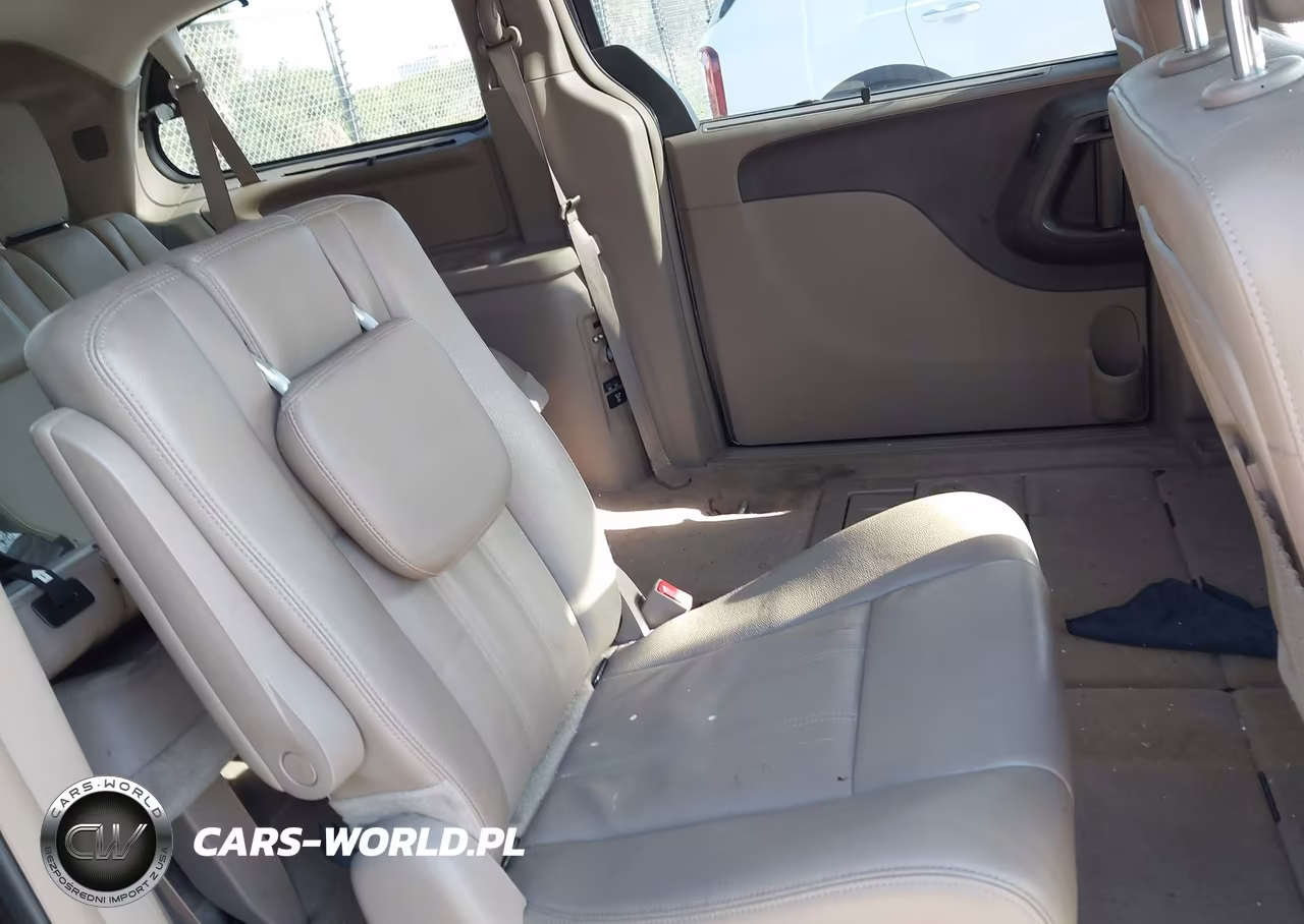 2015 Chrysler Town & Country Touring VIN:2C4RC1BG4FR628981 - 8