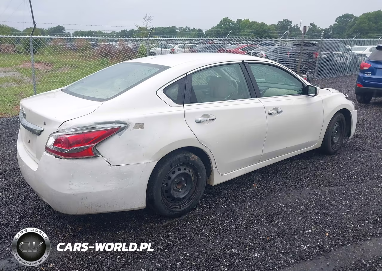 2015 Nissan Altima 2.5 S VIN:1N4AL3AP2FC136197 - 4