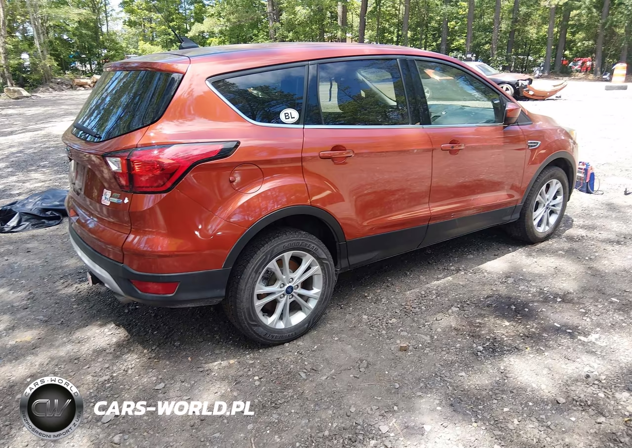 2019 Ford Escape Se VIN:1FMCU9GD3KUB65501 - 4